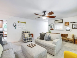 Beaver Lake Getaway w/ 2 Decks, Grill, & Views!