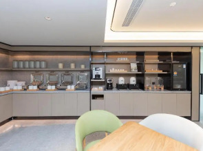 Ji Hotel (Shanghai Hailun Road Metro Station)