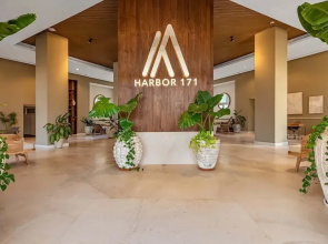 Gorgeous 1BR Condo With Pools Sea Views