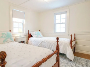 Walk to Beach: South Chatham Home