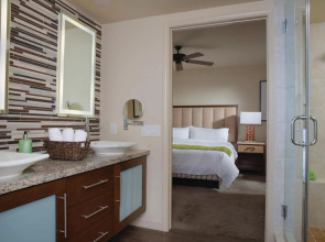 Komaneka at Monkey Forest