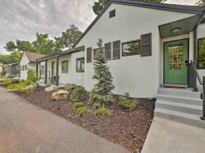 Fire Pit Access: Cozy Dtwn Branson Cottage!