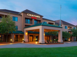 Courtyard by Marriott Akron Fairlawn