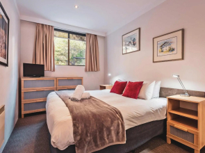 Lantern 1 Bedroom terrace with car space and mountain view