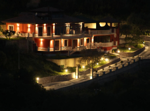 Divine Holiday Home in Giosa Marea with Sauna and Jacuzzi