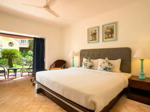 Coconut Grove Beach Resort