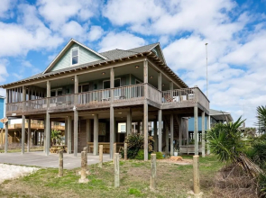 #justawavin' 3 Bedroom Home by RedAwning