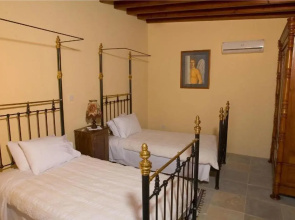 Porfyrios Country House