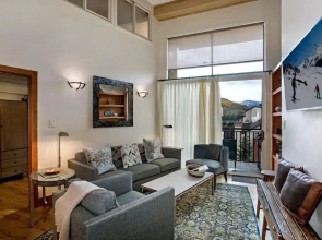 3 Bedroom Antlers Vacation Rental With Incredible Slopeside Views and Just a Short Walk to Gondola and Lionshead Village