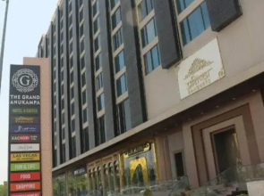 Lovely Studio apartment 1-bedroom with small kitchen and pool