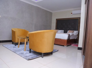 Signature Suites & Hotel