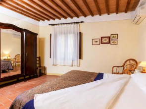 Apartment in Montaione With Carport