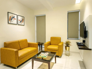 Hotel Paramount Suites & Service Apartments