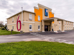 Motel 6 Jourdanton, TX