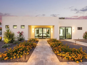 Luxe - Modern Mansion - Private Resort