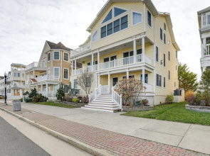 Steps to Shore: Spacious Atlantic City Retreat!