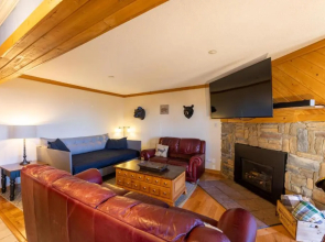 Sunsets at Summit 108b, free WI-FI, parking and AC