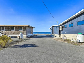 Mckees Beach House w/ Ocean Views, Hot Tub!