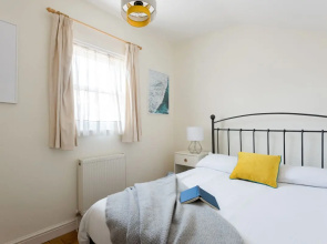 The Great Clarendon Lodge - Large & Stylish 4BDR Home