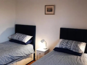 Prime Town Center, Modern, 2 Bedroom Apartment,Free Private Parking, WiFi