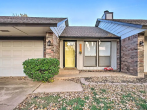 Home w/ Screened Porch ~ 10 Miles to Dtwn Okc!