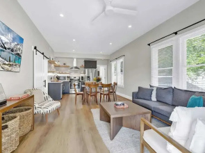 The Grove-a Charming Cottage - 2 Blks to Main St