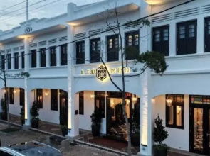 Hotel Eagle Top 1