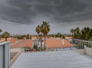 fabulous city view home, pool & mall
