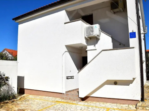 Apartments with a parking space Vrsi - Mulo, Zadar - 18849