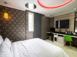 The Zenith Hotel