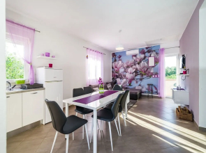 Charming Detached House With Beautiful Private Garden, 300m From the sea