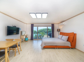 Namhae Dangdangi Dog Pension Blue