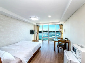 Jeju Iyagi Byeolbang Pension