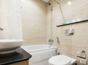 LUX - Marina Ocean View Suite 1