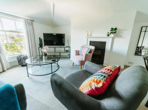 Chic 2 Bed Pad, 10 Min Walk to Heart of Bath