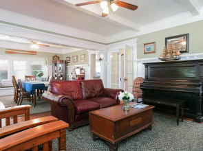 Corona Del Mar - 5 Br Home