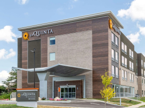 La Quinta Inn & Suites by Wyndham Bloomington