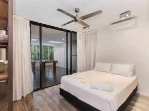 Luxury Pool Side Apartment in Beachfront Resort