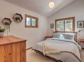 Tahoe Donner Retreat w/ Decks & Lake Access!