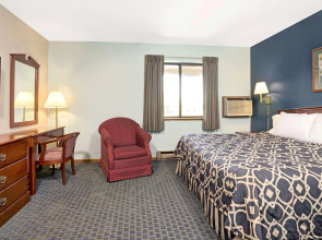 River Hill Inn & Suites