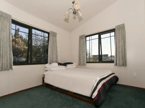 Korolevu Beach House - Whangamata Holiday Home