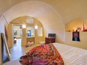 Real Santorini Cave House far From the Crowds