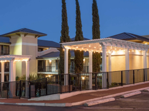 Days Inn by Wyndham Pensacola - Historic Downtown