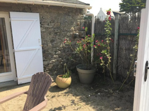 Petite maison a deux pas de la plage