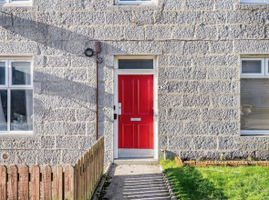 Central Aberdeen Flat Holburn St Workspace Parking