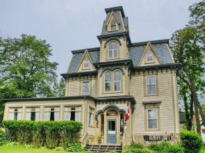 Bluenose Lodge