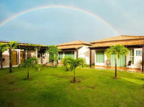 Chal Aconchegante com Vista Jardim em Vila - 03