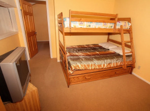 Mammoth Ski & Racquet Club #80 2 Bedrooms 2.5 Bathrooms Condo