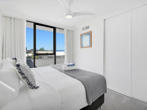 Albatross North Apartments