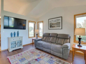 5 Mi to Dtwn: Pet-friendly 'wheatland Twin' Home!